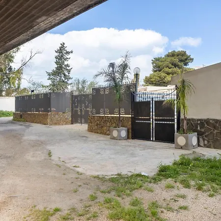 Letizia House